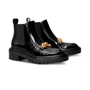 JESSA LUG SOLE ANKLE BOOT
Jessa Lug Sole Ankle Boot
Color: